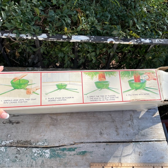 CHRISTMAS TREE STAND 4 Leg Deluxe - Picture 2 of 6